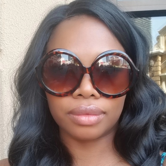 Meet your Posher, Che - Picture 2 of 4